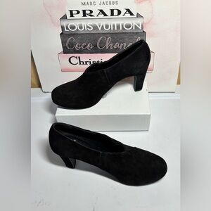 Eileen Fisher Suede Booties w/ V-cut Side Slits & Block Heels in Black Size 8.5